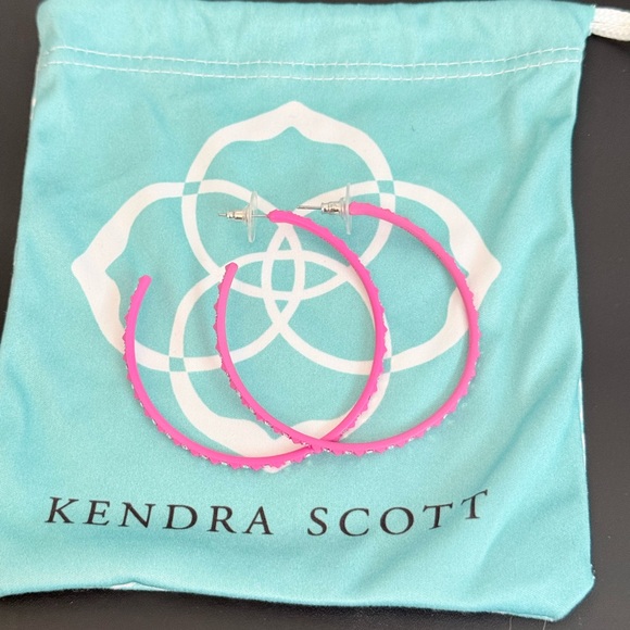 Excellent Kendra Scott Val hoop earrings in Magenta - Picture 7 of 7